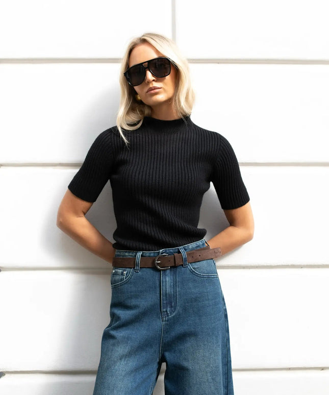 SWETER Z PÓŁGOLFEM AMBER LEMONADA CZARNY - BLUMANIA